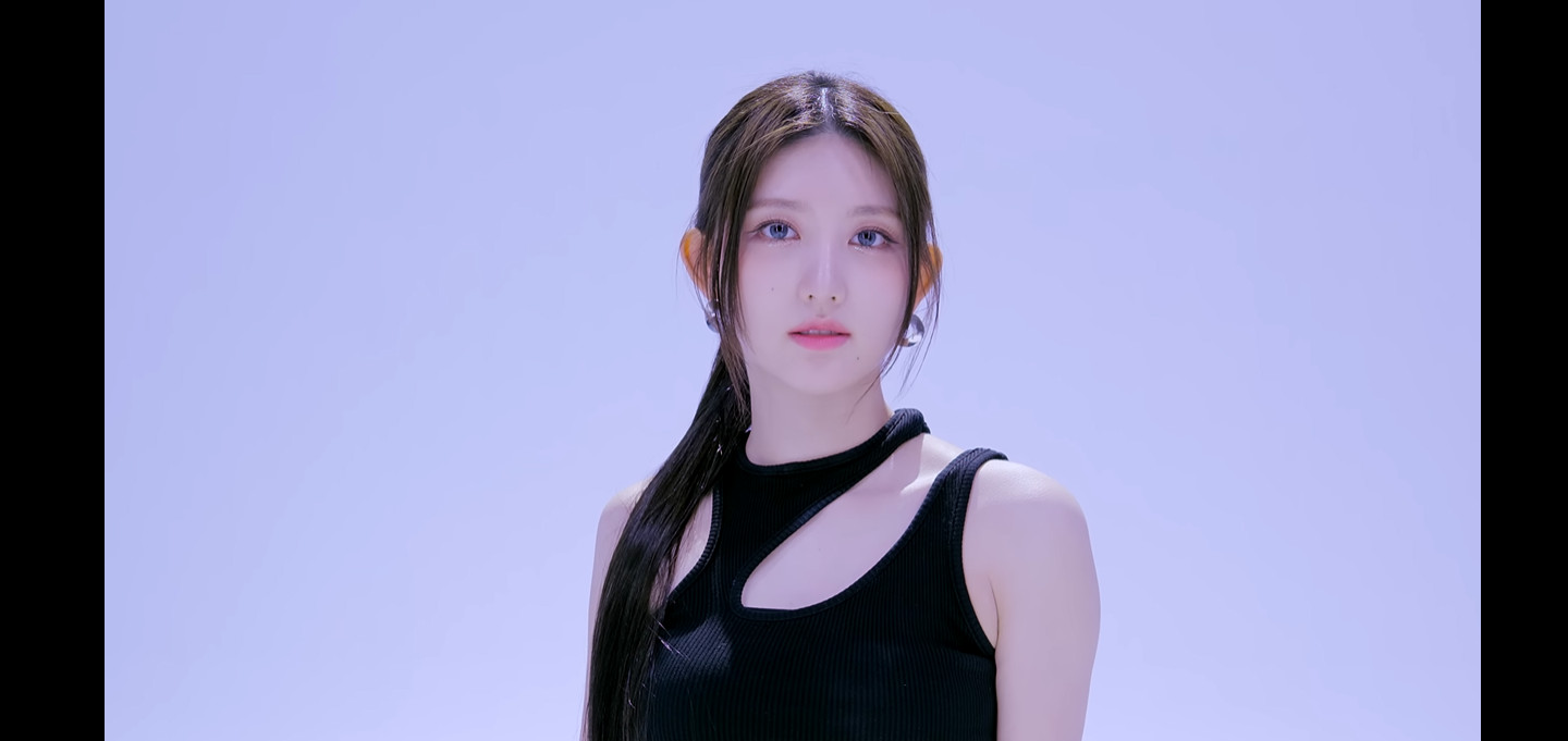 아이브 가을 귀걸이 - 스튜디오춤 유튜브 오젤(Ozel) 오젤 귀걸이 착용 화보 4