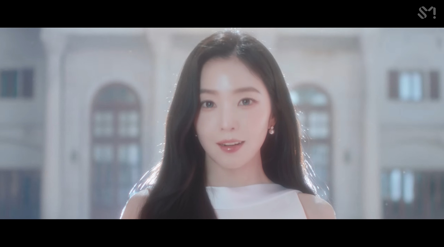 레드벨벳 아이린 귀걸이 - _Love Can Make A Way_ 스페셜 비디오 유튜브 오젤(Ozel) 오젤 귀걸이 착용 화보 2