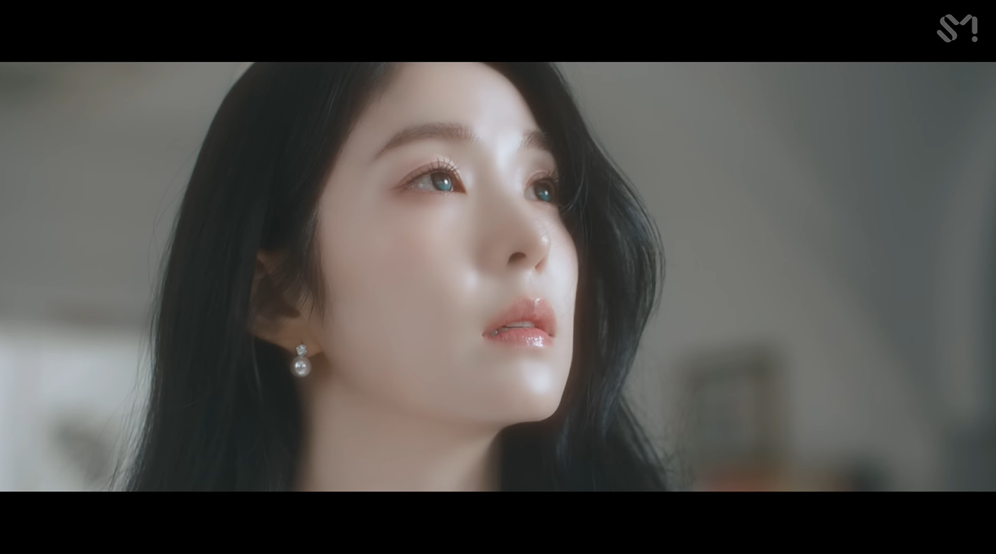 레드벨벳 아이린 귀걸이 - _Love Can Make A Way_ 스페셜 비디오 유튜브 오젤(Ozel) 오젤 귀걸이 착용 화보 1