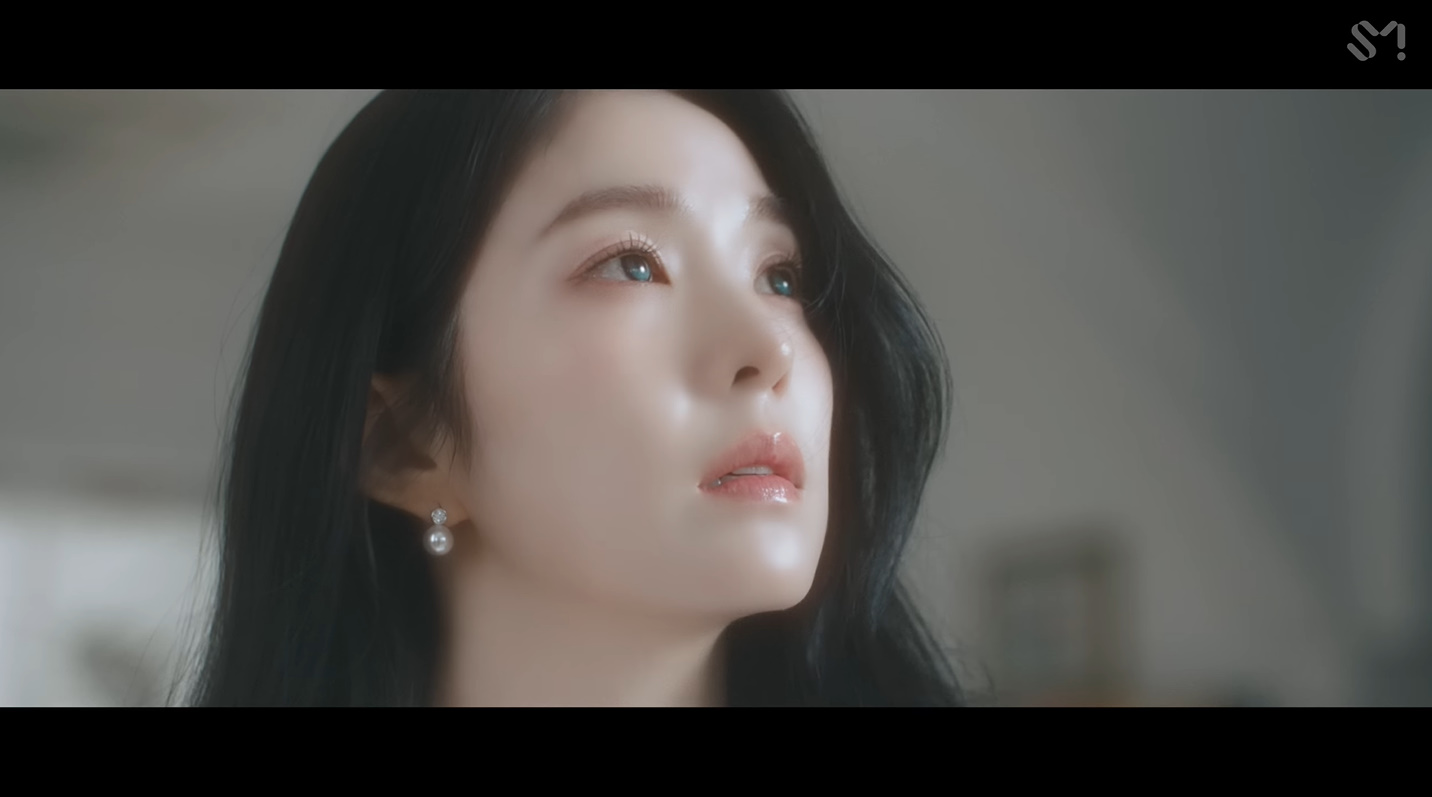 레드벨벳 아이린 귀걸이 - _Love Can Make A Way_ 스페셜 비디오 유튜브 오젤(Ozel) 오젤 귀걸이 착용 화보 5