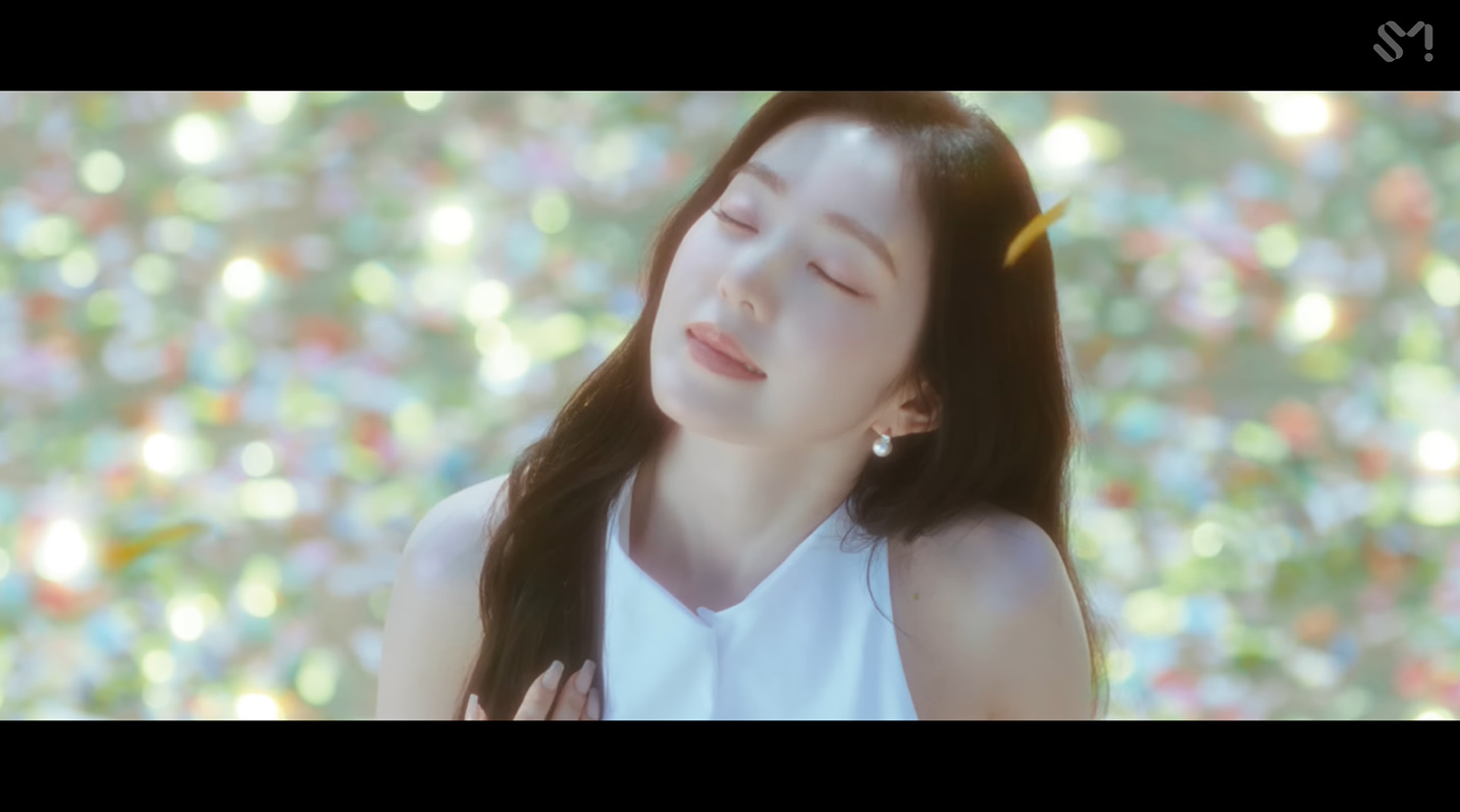 레드벨벳 아이린 귀걸이 - _Love Can Make A Way_ 스페셜 비디오 유튜브 오젤(Ozel) 오젤 귀걸이 착용 화보 7