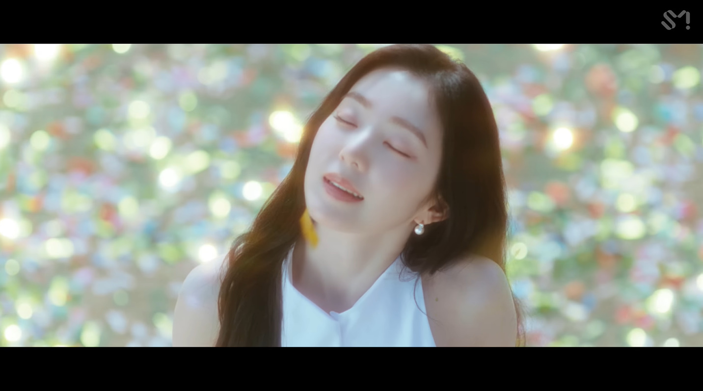 레드벨벳 아이린 귀걸이 - _Love Can Make A Way_ 스페셜 비디오 유튜브 오젤(Ozel) 오젤 귀걸이 착용 화보 8