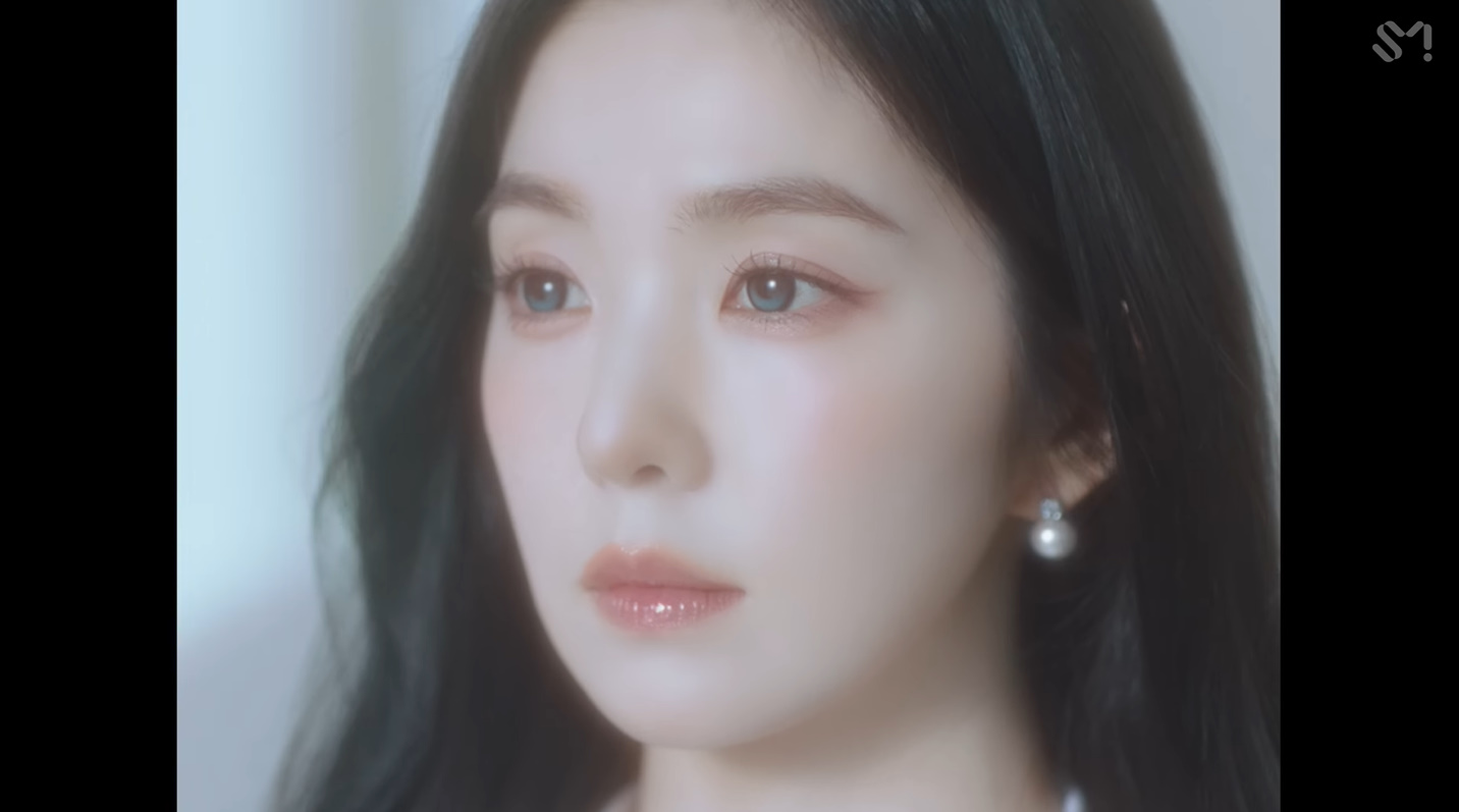 레드벨벳 아이린 귀걸이 - _Love Can Make A Way_ 스페셜 비디오 유튜브 오젤(Ozel) 오젤 귀걸이 착용 화보 9