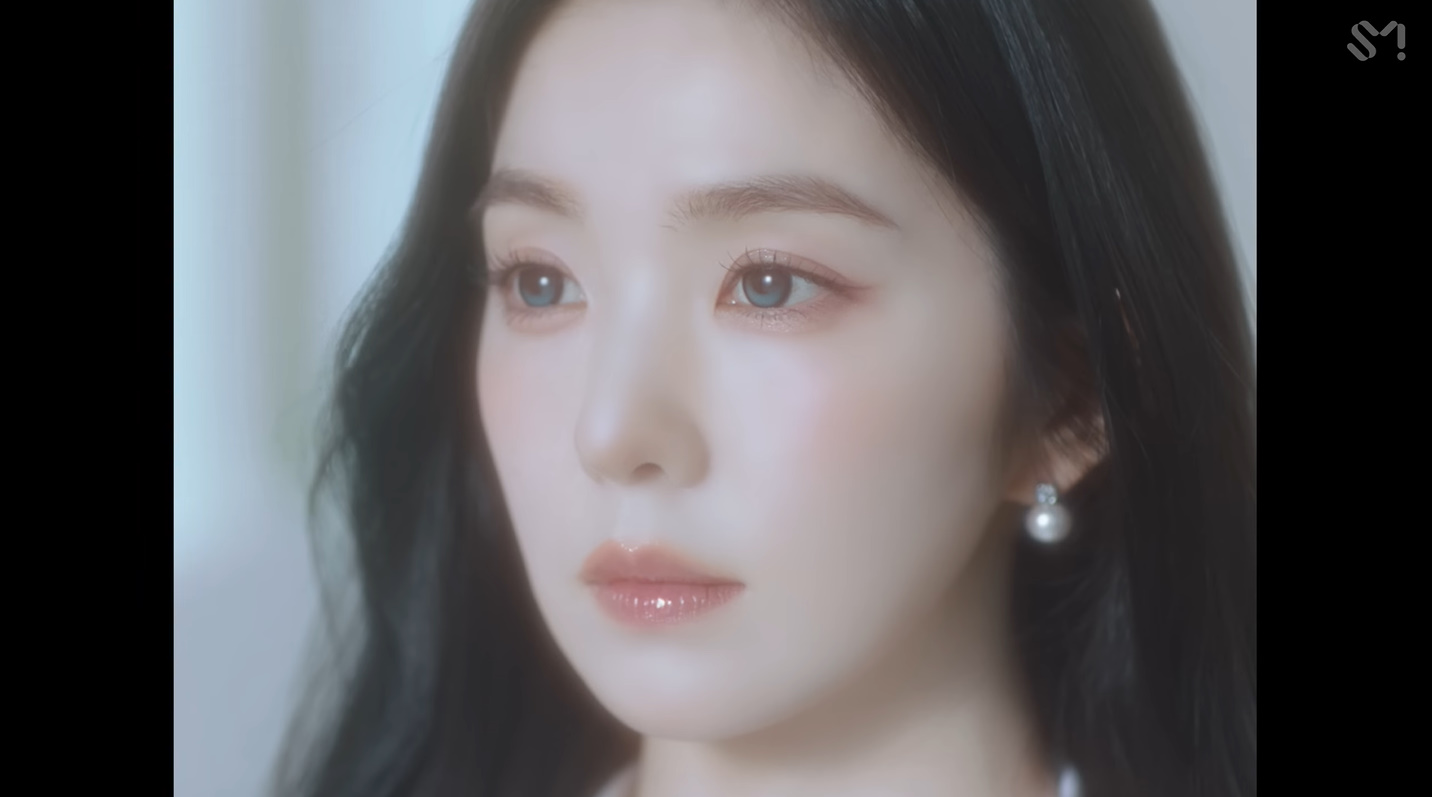 레드벨벳 아이린 귀걸이 - _Love Can Make A Way_ 스페셜 비디오 유튜브 오젤(Ozel) 오젤 귀걸이 착용 화보 10