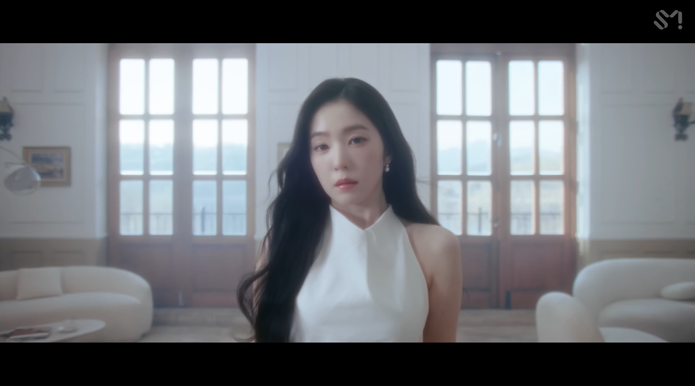 레드벨벳 아이린 귀걸이 - _Love Can Make A Way_ 스페셜 비디오 유튜브 오젤(Ozel) 오젤 귀걸이 착용 화보 14