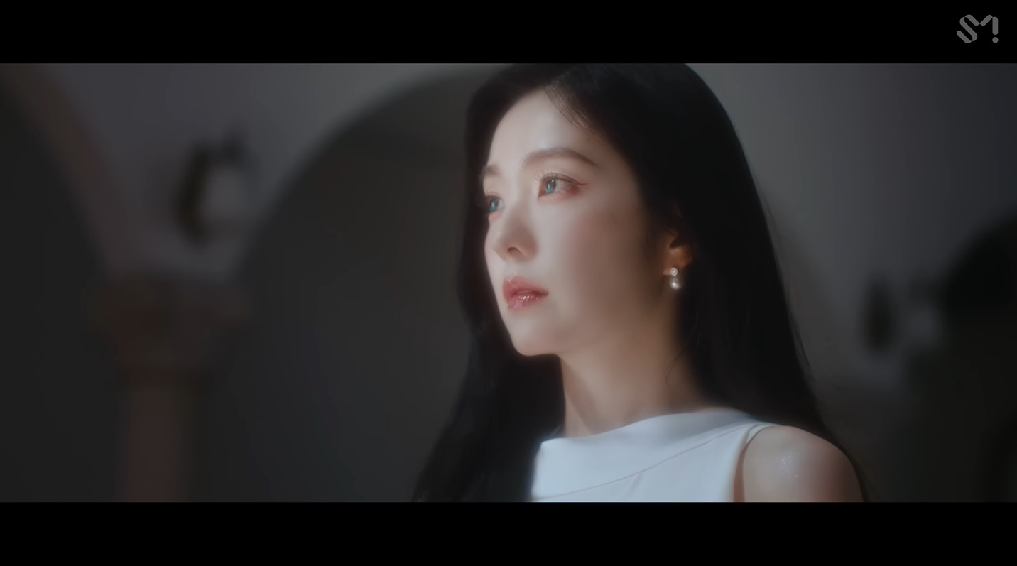 레드벨벳 아이린 귀걸이 - _Love Can Make A Way_ 스페셜 비디오 유튜브 오젤(Ozel) 오젤 귀걸이 착용 화보 16