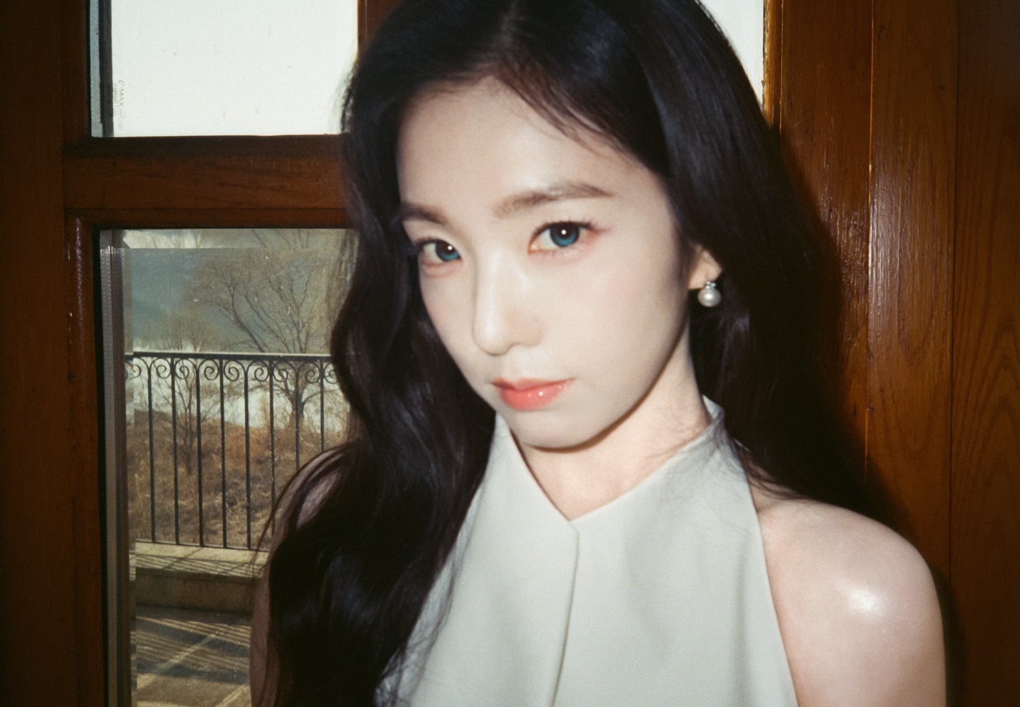 레드벨벳 아이린 귀걸이 - 레드벨벳 공식 인스타그램 오젤(Ozel) 오젤 귀걸이 착용 화보 2