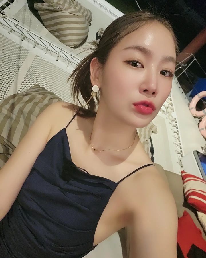 소유 귀걸이 - 소유 공식 인스타그램 오젤(Ozel) 오젤 귀걸이 착용 화보 1