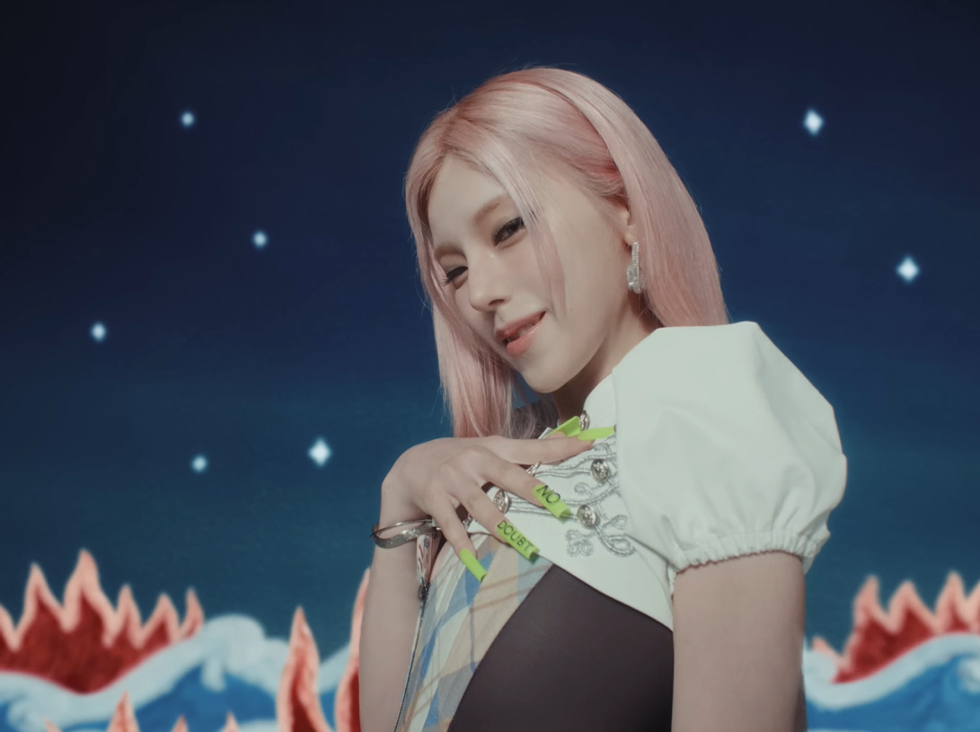 실시간 트렌드! 있지 예지이 _Motto_ 공식 뮤직비디오에서 착용한 오젤 오젤 뱅글