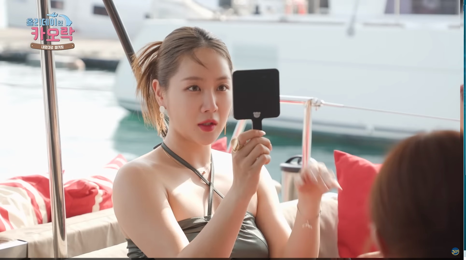 소유 Earrings - Kpop idol jewelry 14