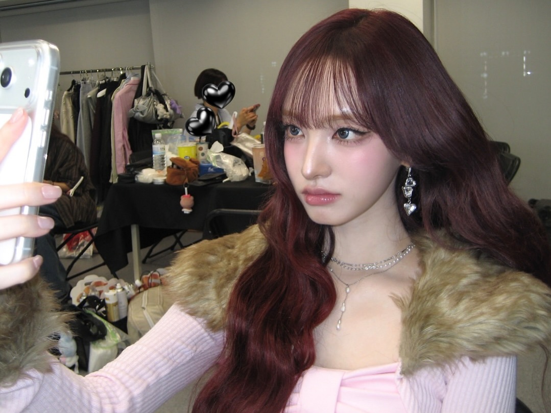아이브 리즈 목걸이 - 메이크업 아티스트 공식 인스타그램 오젤(Ozel) 오젤 목걸이 착용 화보 2