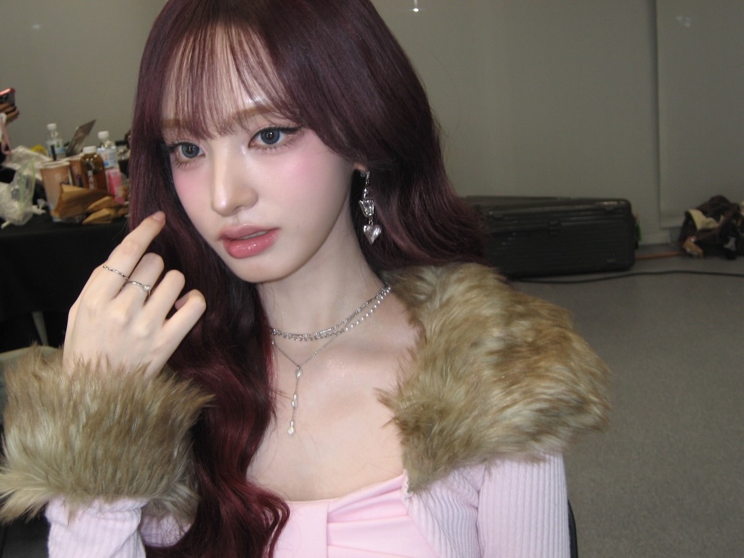 아이브 리즈 목걸이 - 메이크업 아티스트 공식 인스타그램 오젤(Ozel) 오젤 목걸이 착용 화보 3