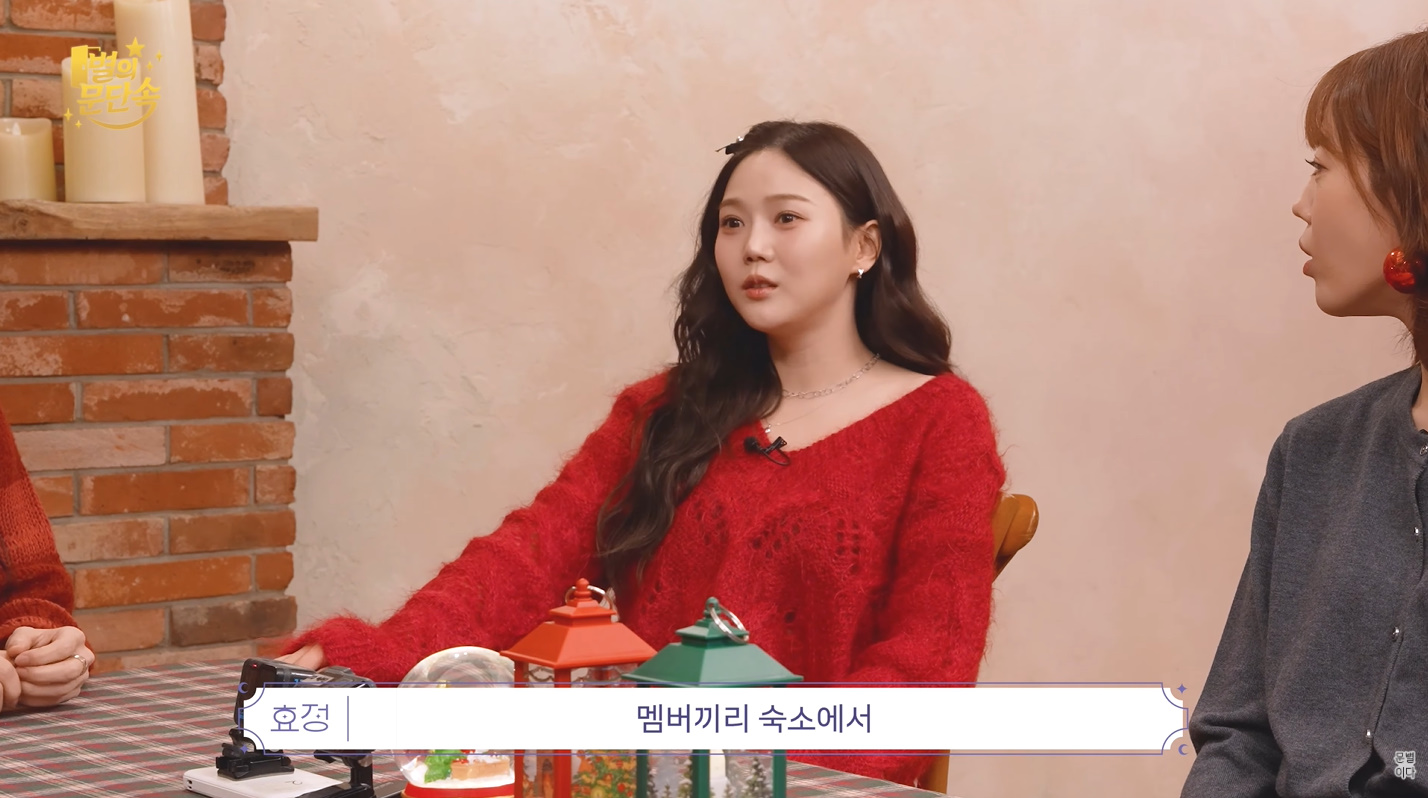 오마이걸 효정 Necklace - Pearl necklace styling 1