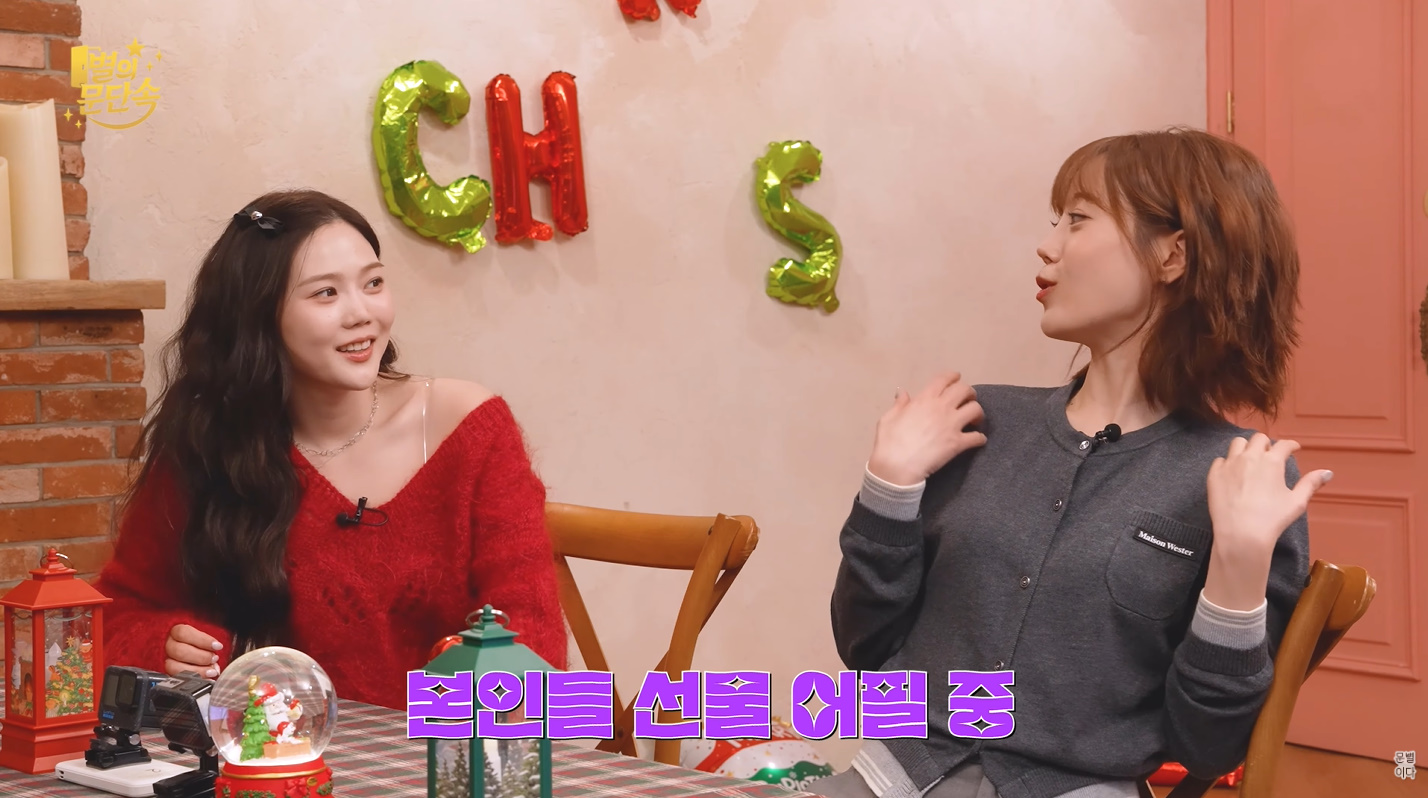 오마이걸 효정 Necklace - Pearl necklace styling 11