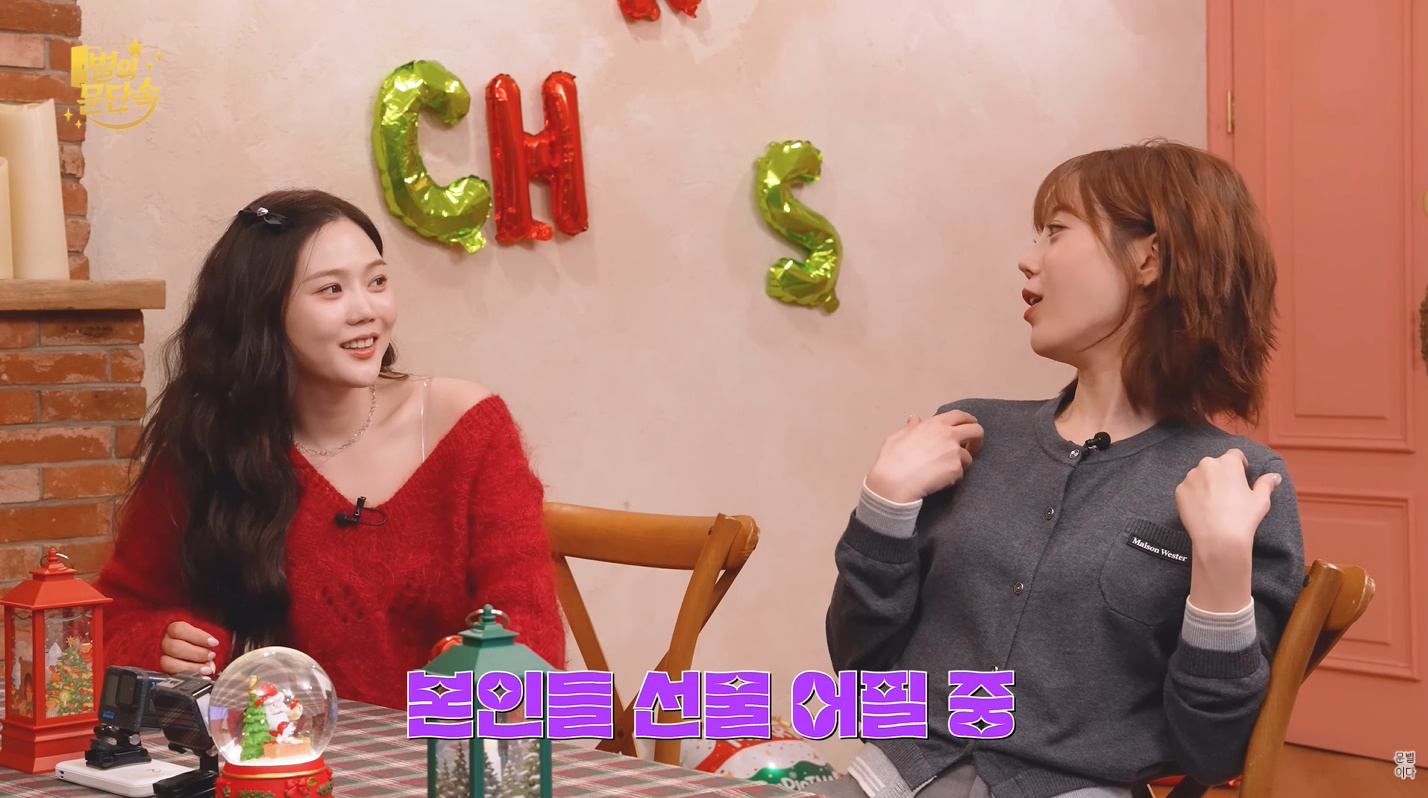 오마이걸 효정 Necklace - Pearl necklace styling 12