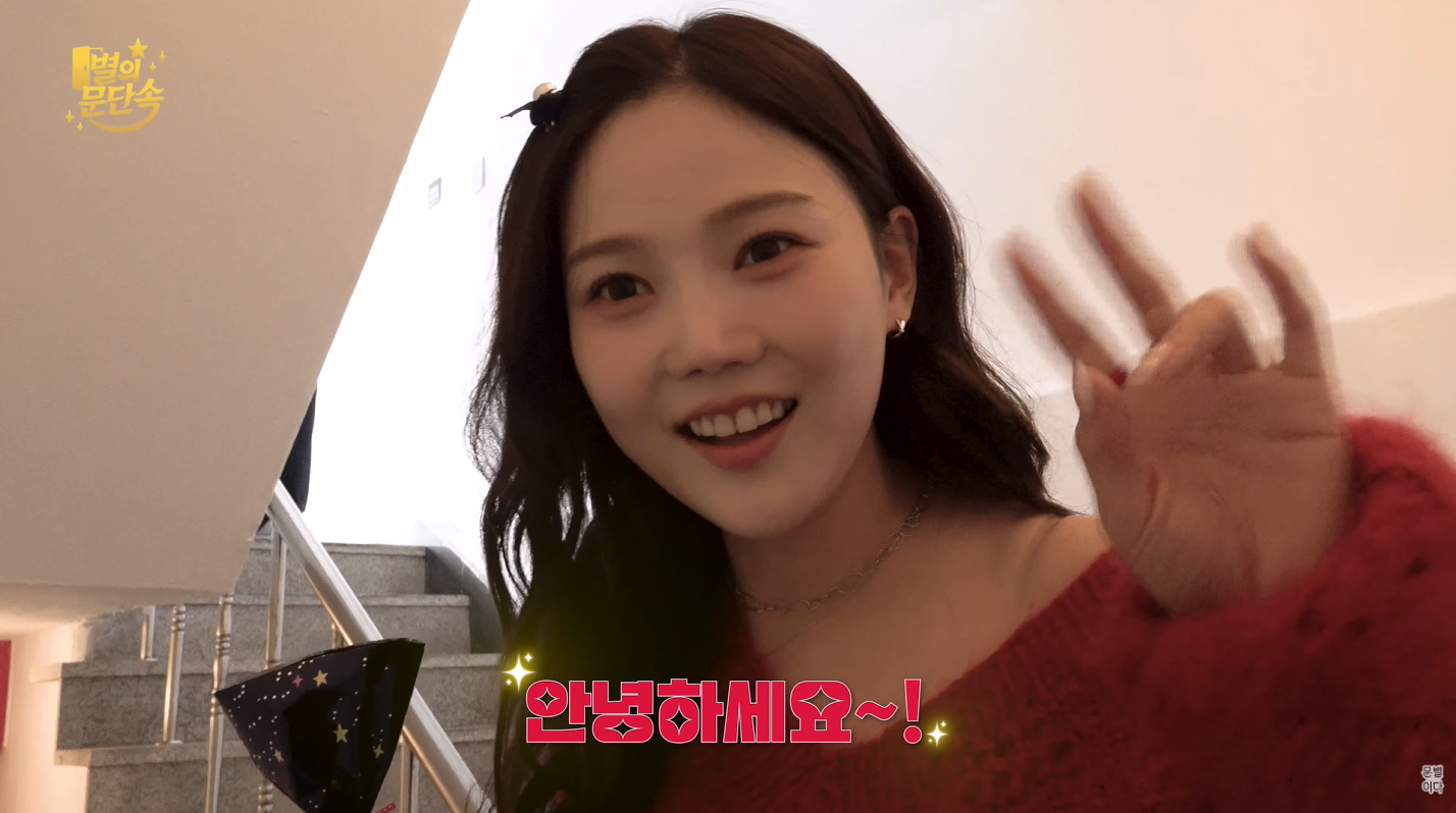 오마이걸 효정 Necklace - Pearl necklace styling 14