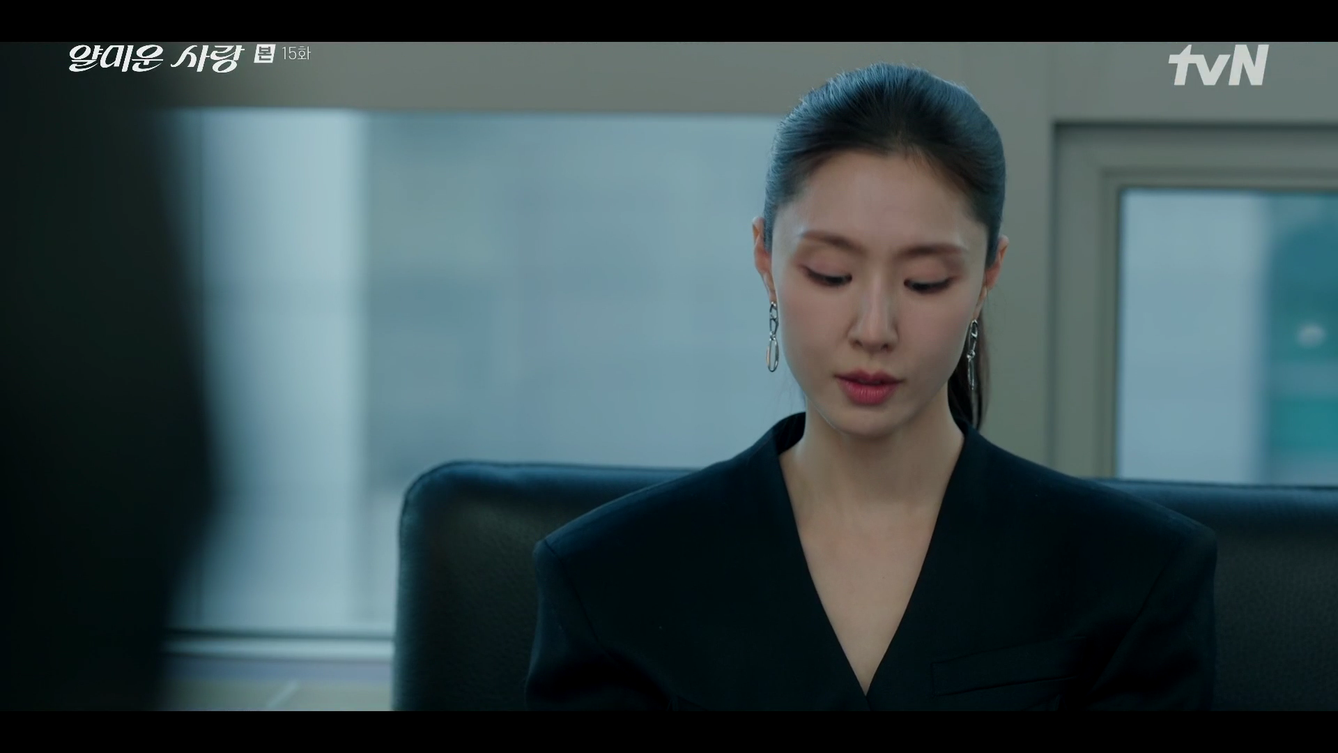 서지혜 귀걸이 - tvN 얄미운 사랑 오젤(Ozel) 오젤 귀걸이 착용 화보 2