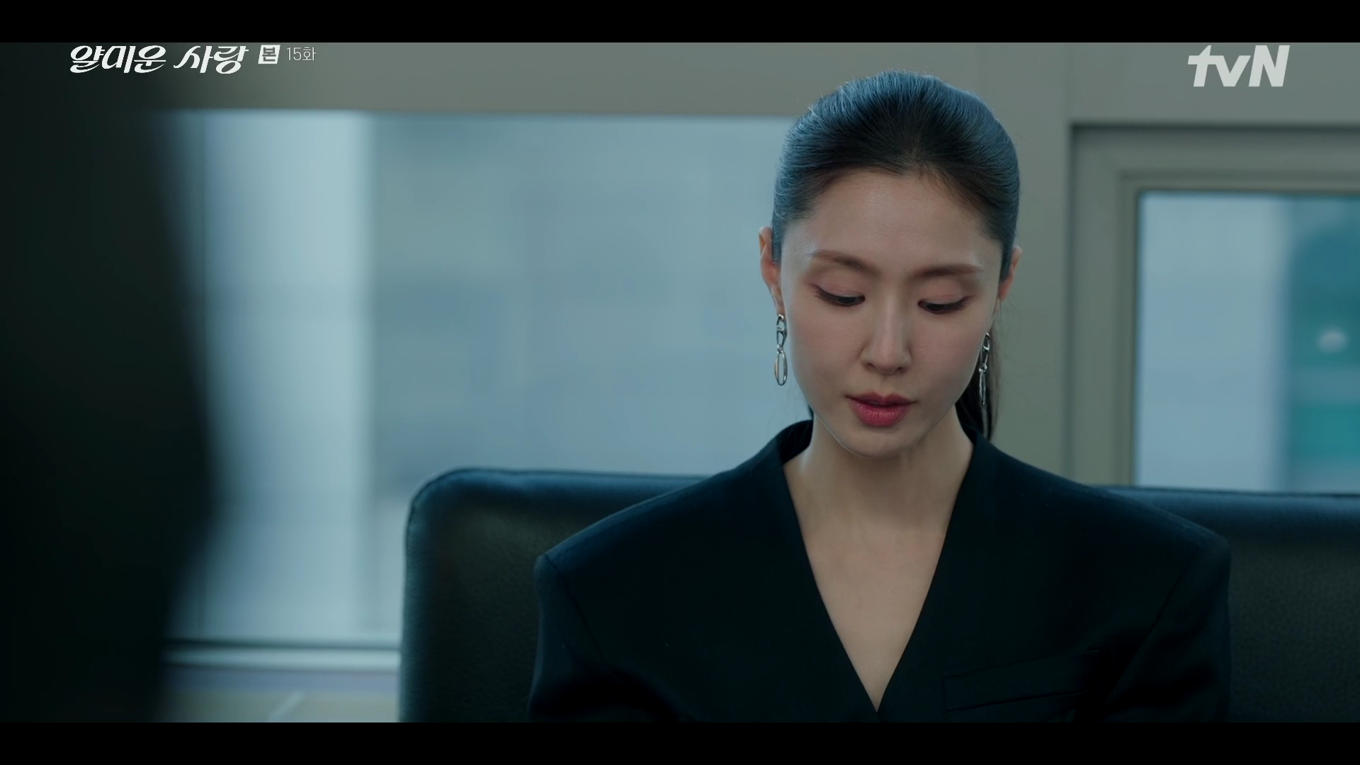 서지혜 귀걸이 - tvN 얄미운 사랑 오젤(Ozel) 오젤 귀걸이 착용 화보 3