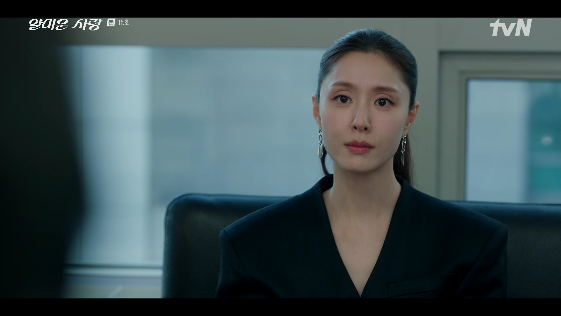 서지혜 귀걸이 - tvN 얄미운 사랑 오젤(Ozel) 오젤 귀걸이 착용 화보 1