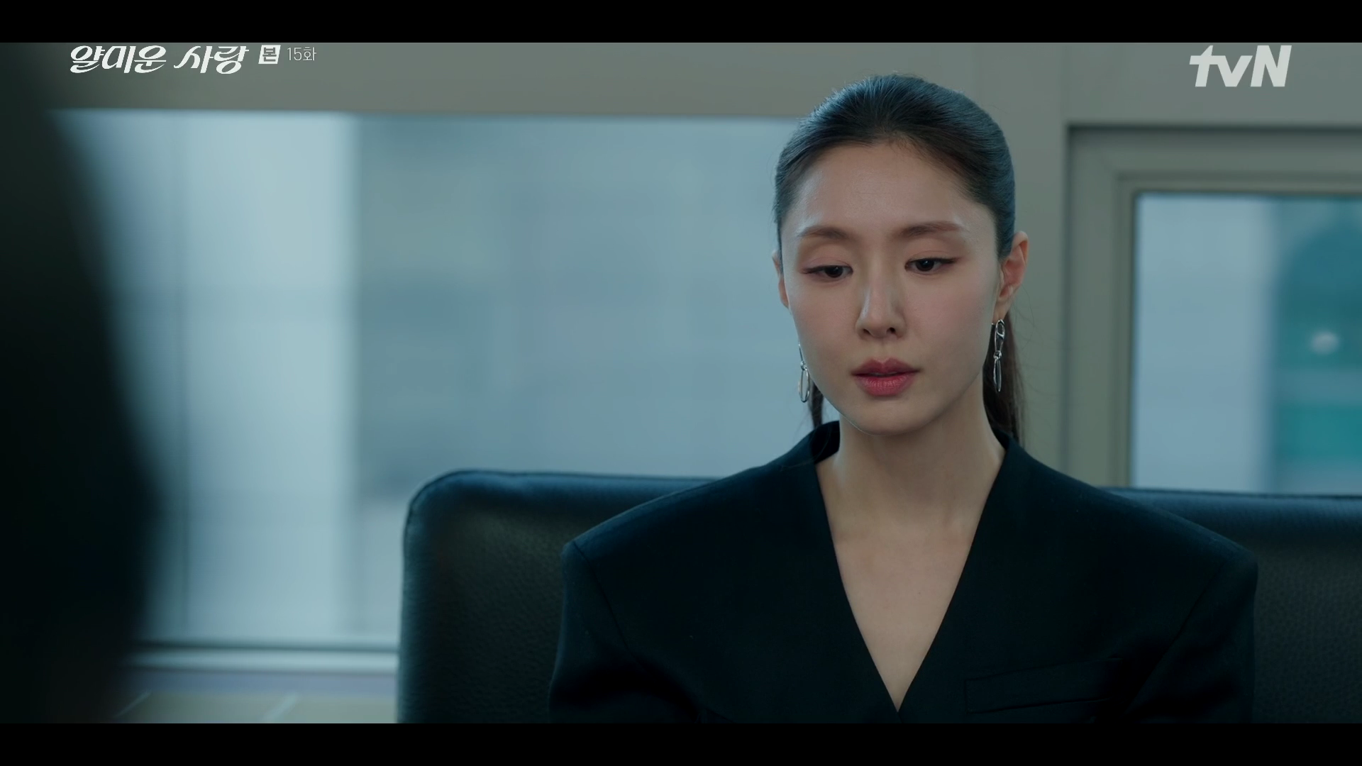 서지혜 귀걸이 - tvN 얄미운 사랑 오젤(Ozel) 오젤 귀걸이 착용 화보 5