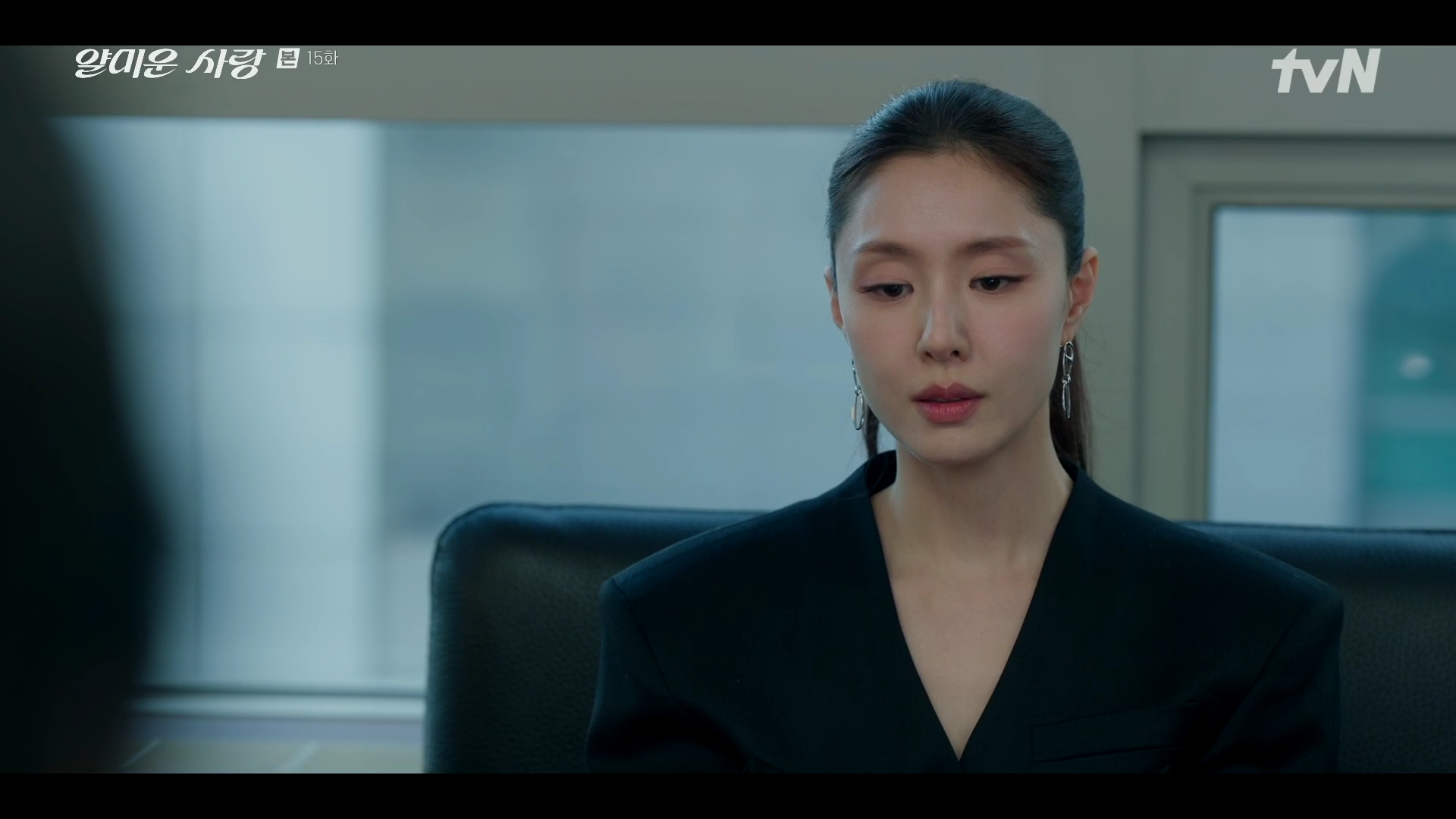 서지혜 귀걸이 - tvN 얄미운 사랑 오젤(Ozel) 오젤 귀걸이 착용 화보 6