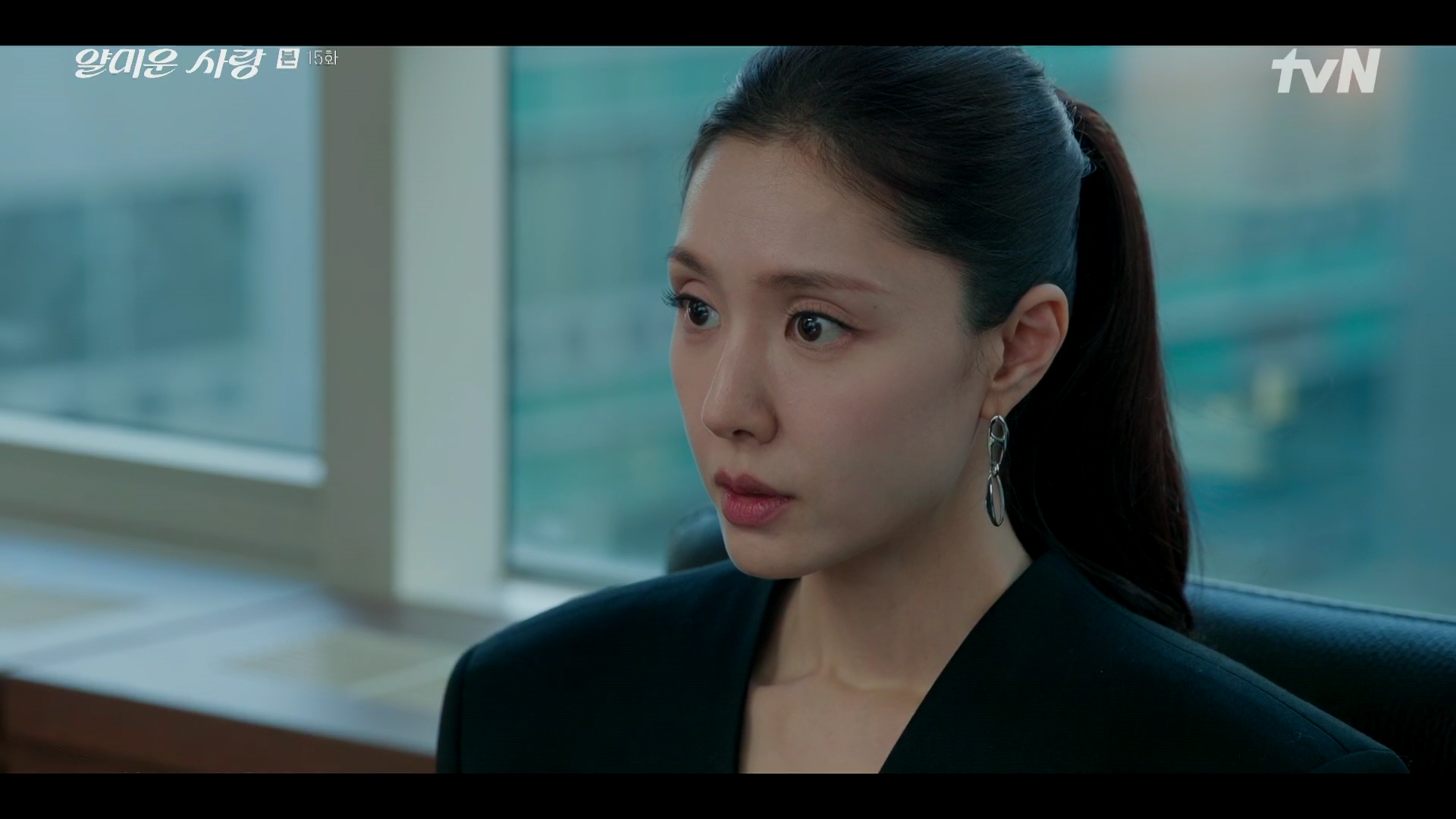 서지혜 귀걸이 - tvN 얄미운 사랑 오젤(Ozel) 오젤 귀걸이 착용 화보 7