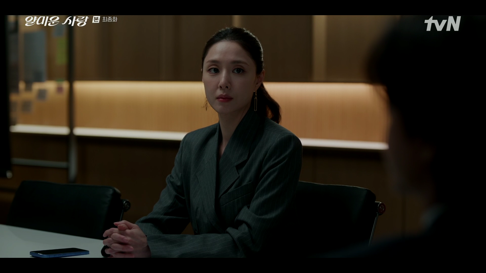 서지혜 귀걸이 - tvN 얄미운 사랑 오젤(Ozel) 오젤 귀걸이 착용 화보 10