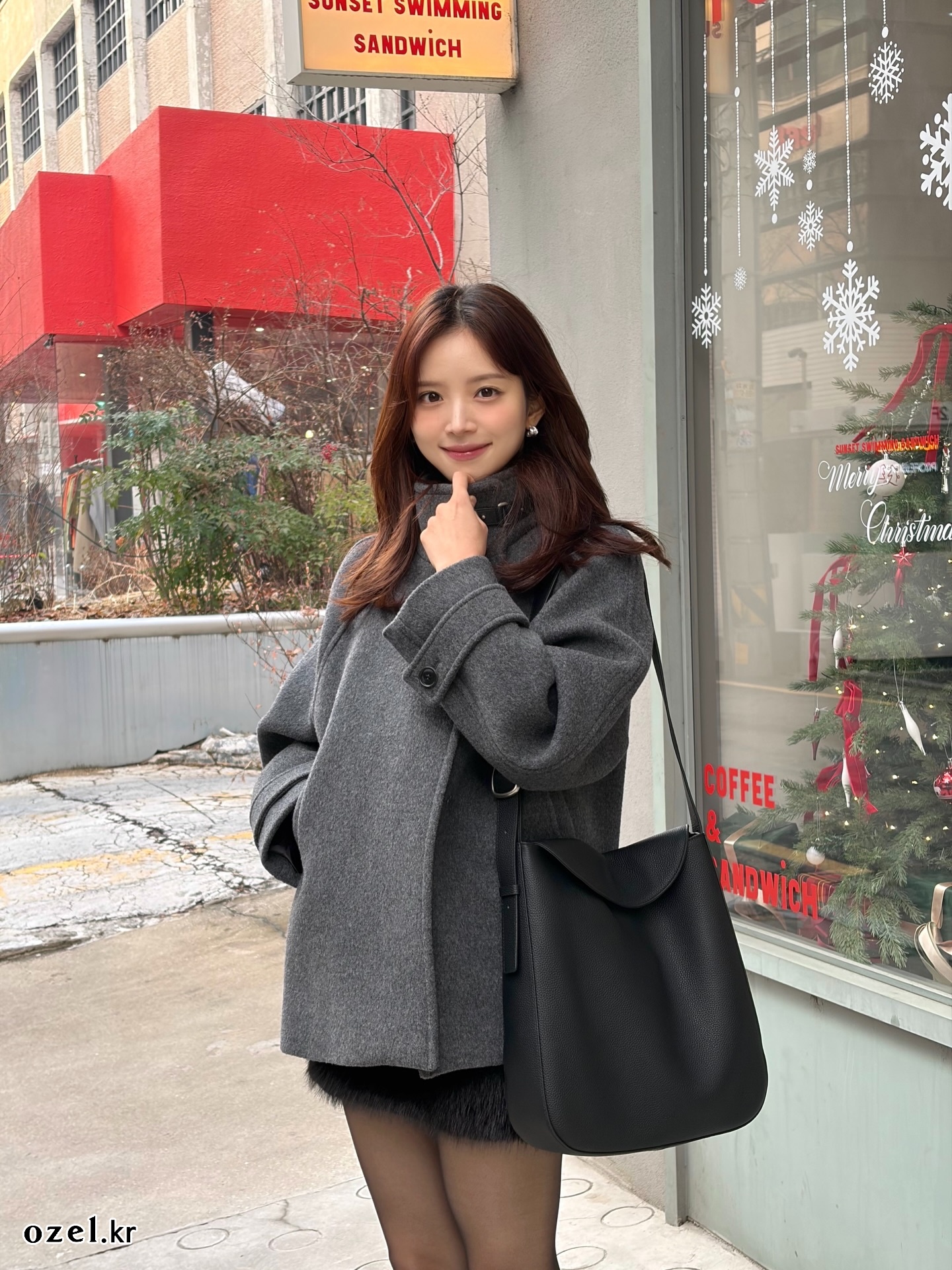 인플루언서 김지영 귀걸이 - 김지영 공식 인스타그램 오젤(Ozel) 오젤 귀걸이 _PS171E 착용 화보 3