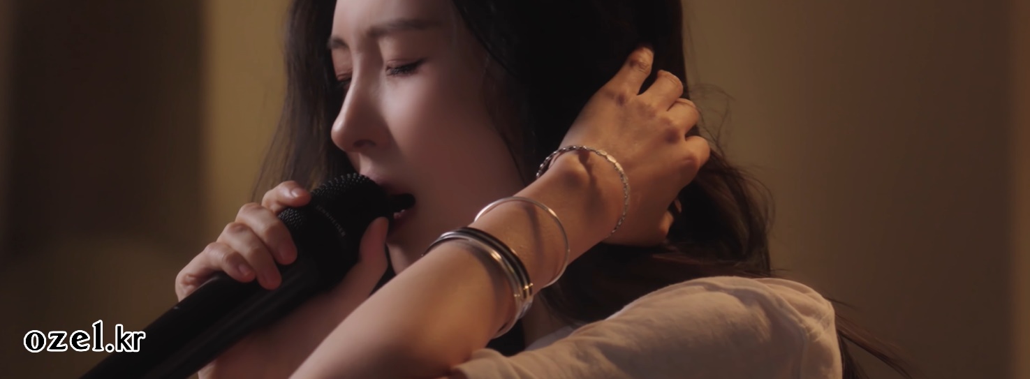 선미 팔찌 - 선미 공식 유튜브(라이브클립) 오젤(Ozel) 오젤 팔찌 착용 화보 13