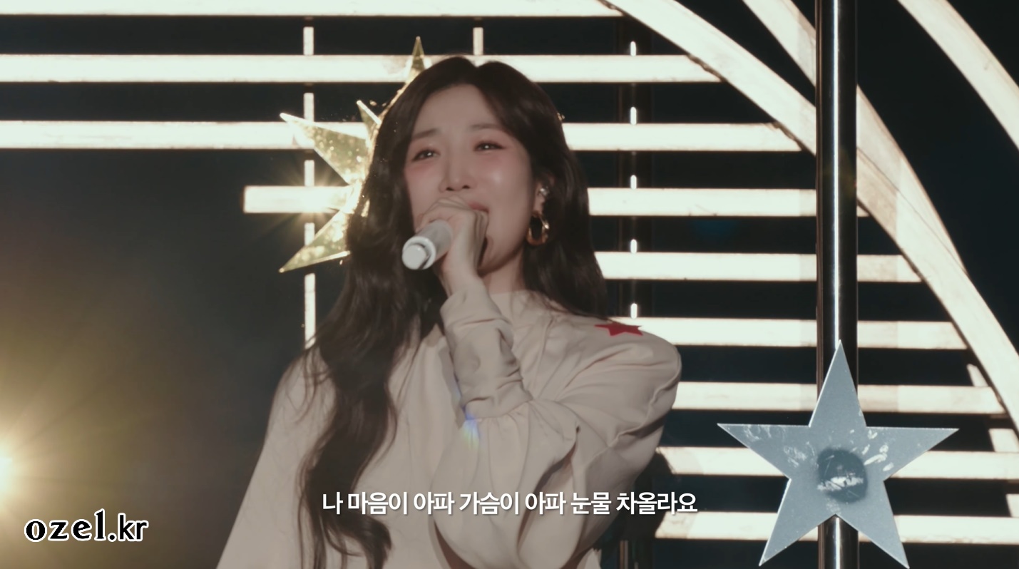다비치 이해리 귀걸이 - 강민경 공식 유튜브 오젤(Ozel) 오젤 귀걸이 착용 화보 4