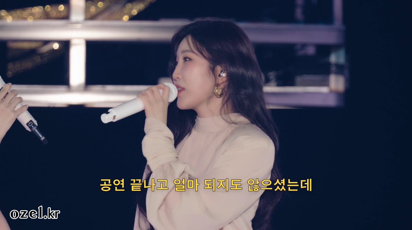 다비치 이해리 귀걸이 - 강민경 공식 유튜브 오젤(Ozel) 오젤 귀걸이 착용 화보 8