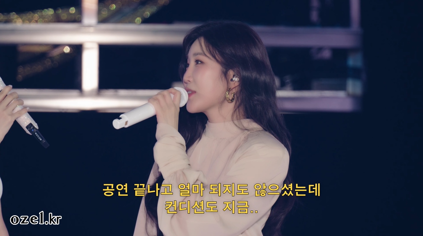 다비치 이해리 귀걸이 - 강민경 공식 유튜브 오젤(Ozel) 오젤 귀걸이 착용 화보 10
