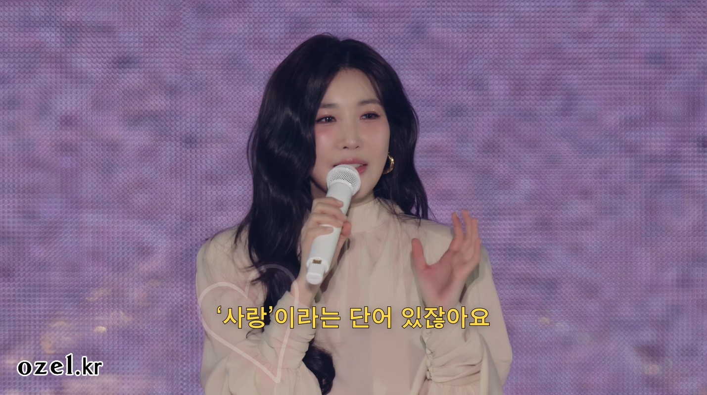 다비치 이해리 귀걸이 - 강민경 공식 유튜브 오젤(Ozel) 오젤 귀걸이 착용 화보 12