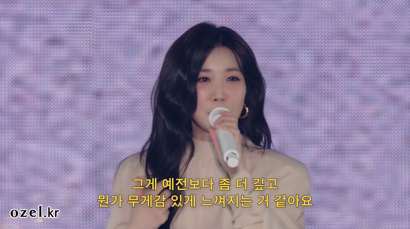 다비치 이해리 귀걸이 - 강민경 공식 유튜브 오젤(Ozel) 오젤 귀걸이 착용 화보 16