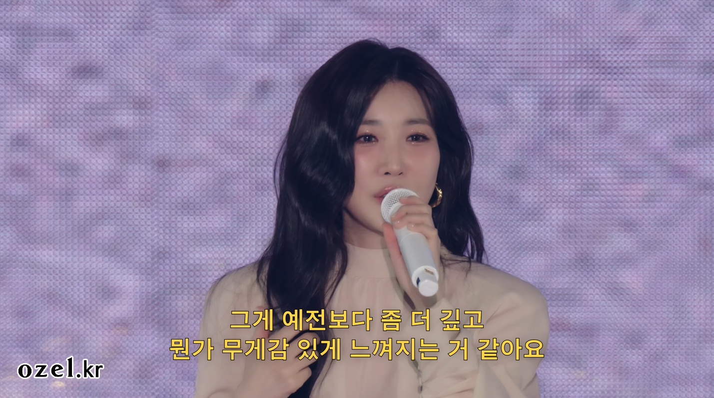 다비치 이해리 귀걸이 - 강민경 공식 유튜브 오젤(Ozel) 오젤 귀걸이 착용 화보 17