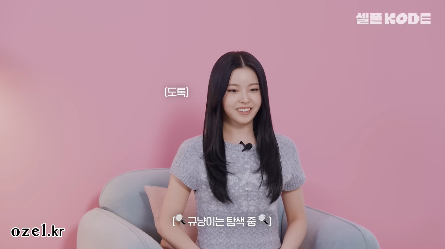 엔믹스 규진 목걸이 - 유튜브 셀폰코드 오젤(Ozel) 오젤 목걸이, 반지 2개 착용 화보 4
