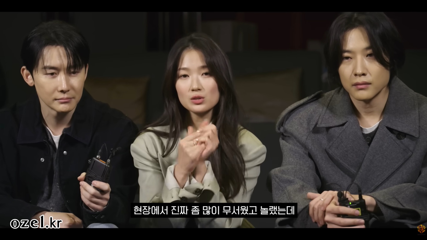 김혜윤 반지 - 쇼박스 공식 유튜브 오젤(Ozel) 오젤 반지 착용 화보 7