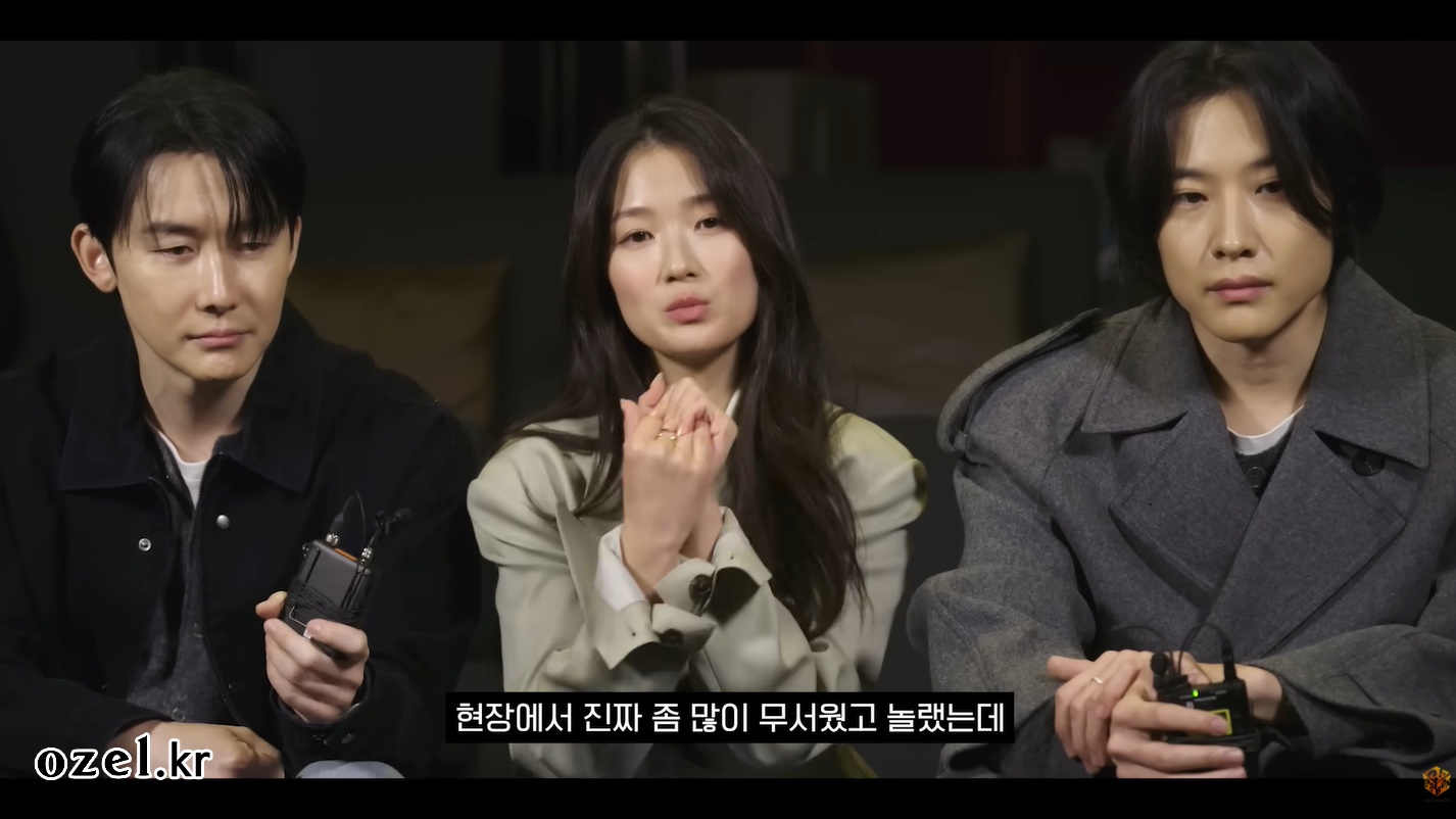 김혜윤 반지 - 쇼박스 공식 유튜브 오젤(Ozel) 오젤 반지 착용 화보 8