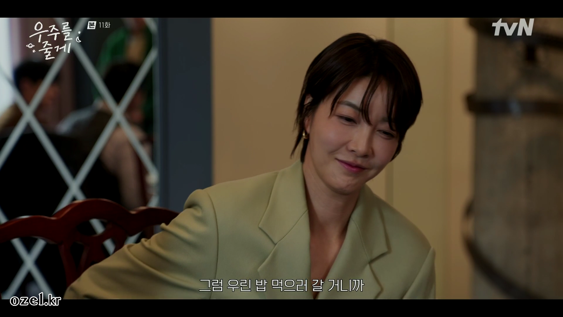 진서연 귀걸이 - tvN 우주를 줄게 오젤(Ozel) 오젤 귀걸이 착용 화보 7