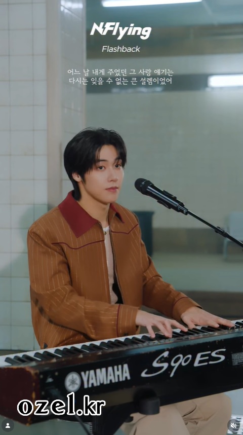 엔플라잉 이승협 목걸이 - 엔플라잉 공식 릴스 오젤(Ozel) 오젤 목걸이 착용 화보 8