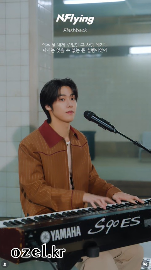 엔플라잉 이승협 목걸이 - 엔플라잉 공식 릴스 오젤(Ozel) 오젤 목걸이 착용 화보 9
