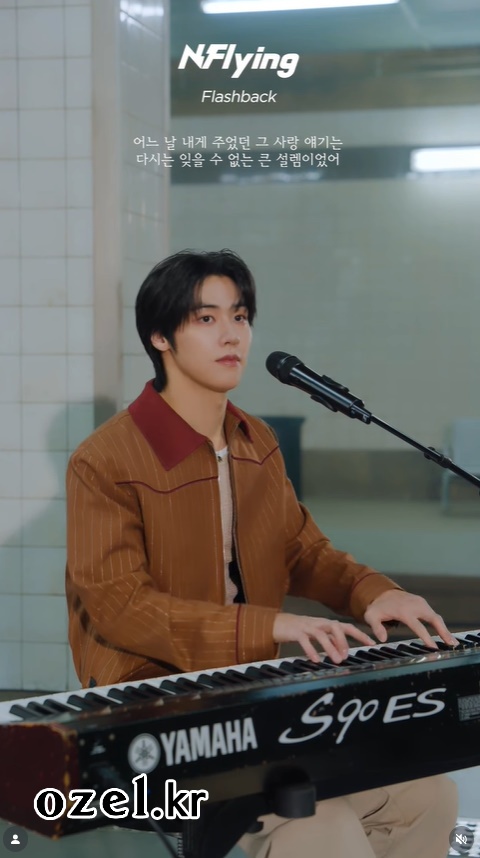 엔플라잉 이승협 목걸이 - 엔플라잉 공식 릴스 오젤(Ozel) 오젤 목걸이 착용 화보 10