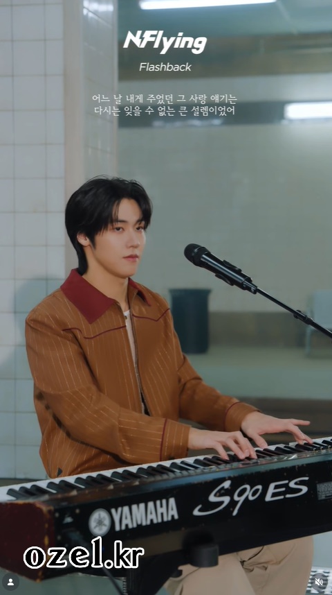 엔플라잉 이승협 목걸이 - 엔플라잉 공식 릴스 오젤(Ozel) 오젤 목걸이 착용 화보 11