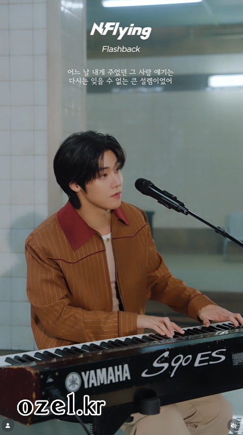엔플라잉 이승협 목걸이 - 엔플라잉 공식 릴스 오젤(Ozel) 오젤 목걸이 착용 화보 12