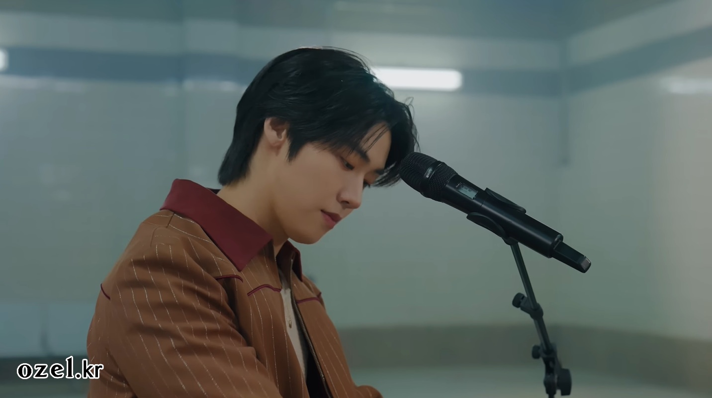 엔플라잉 이승협 목걸이 - 플래시백 스페셜 라이브 클립 유튜브 오젤(Ozel) 오젤 목걸이 착용 화보 2