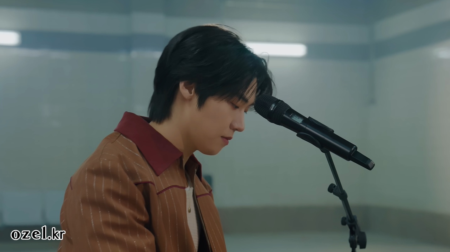엔플라잉 이승협 목걸이 - 플래시백 스페셜 라이브 클립 유튜브 오젤(Ozel) 오젤 목걸이 착용 화보 3