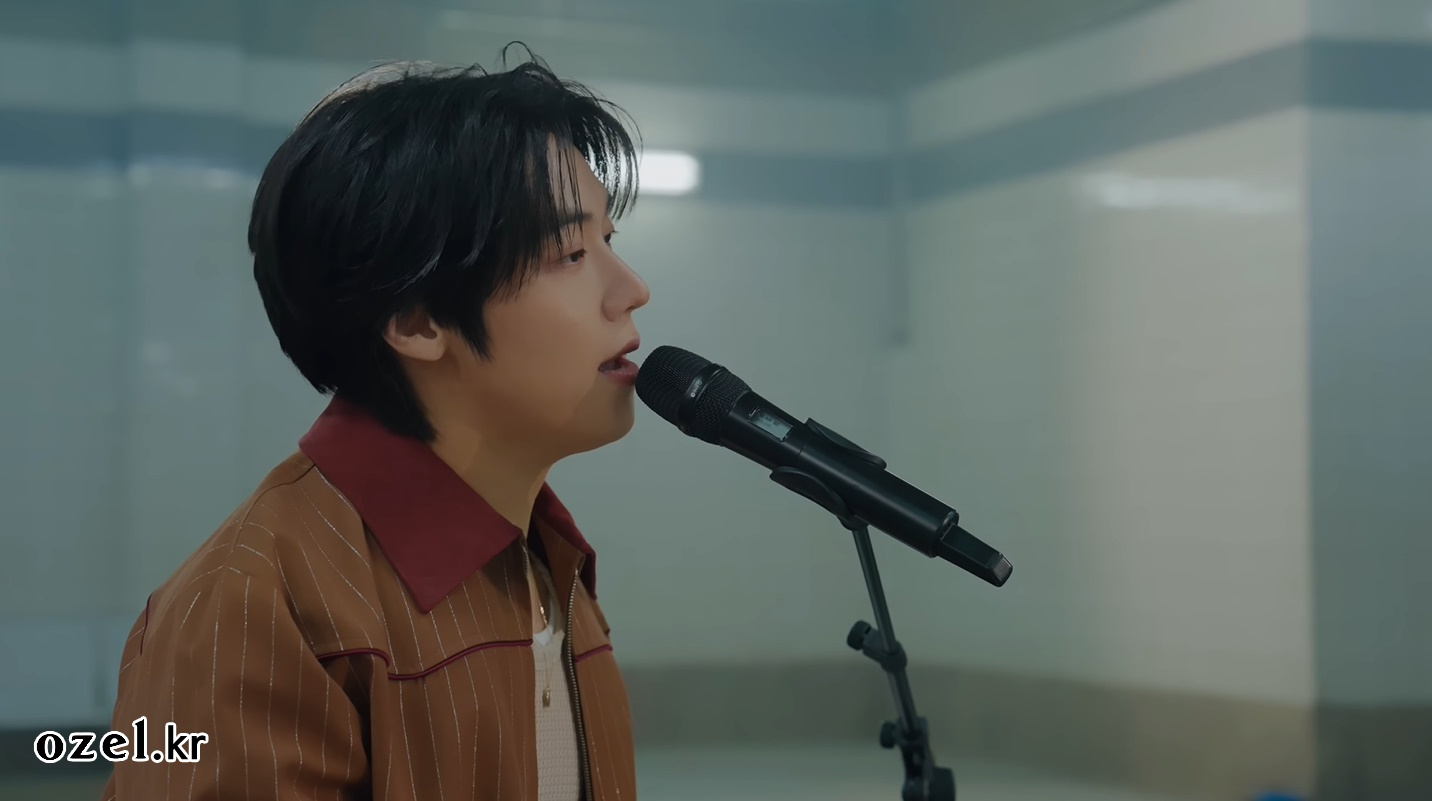 엔플라잉 이승협 목걸이 - 플래시백 스페셜 라이브 클립 유튜브 오젤(Ozel) 오젤 목걸이 착용 화보 7
