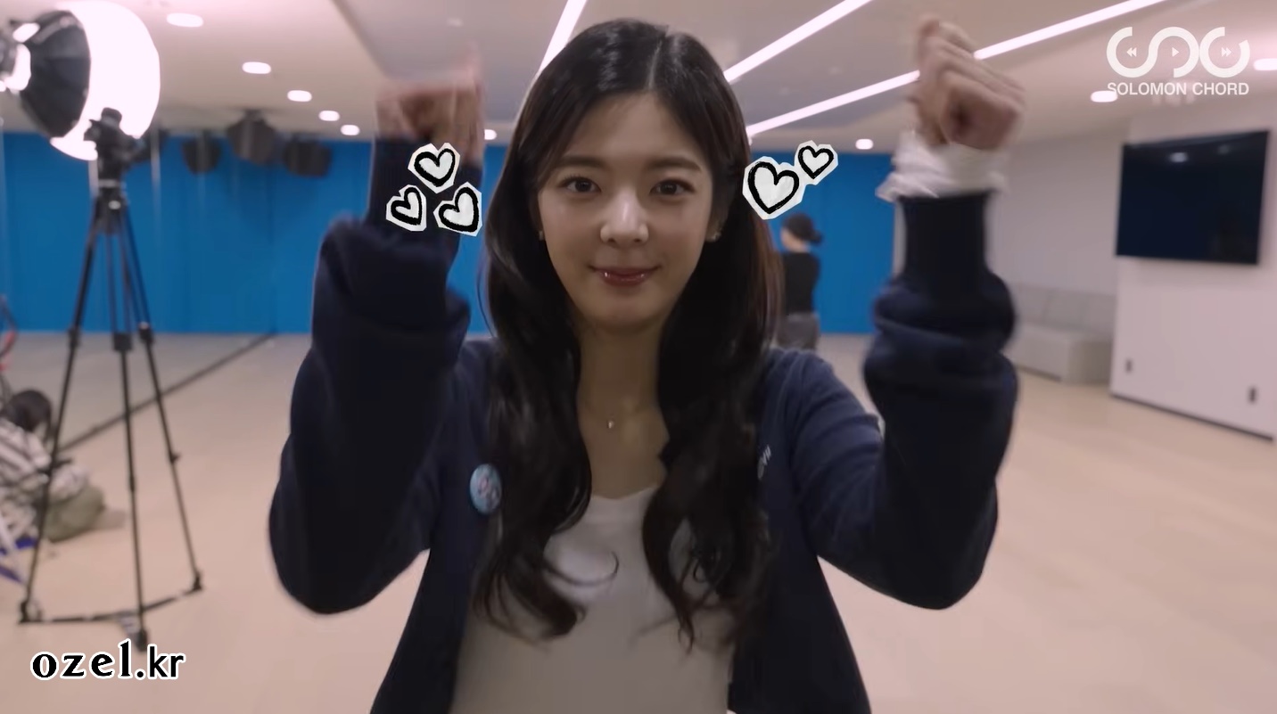 있지 리아 목걸이 - 리아초이 공식 유튜브 오젤(Ozel) 오젤 목걸이 착용 화보 12