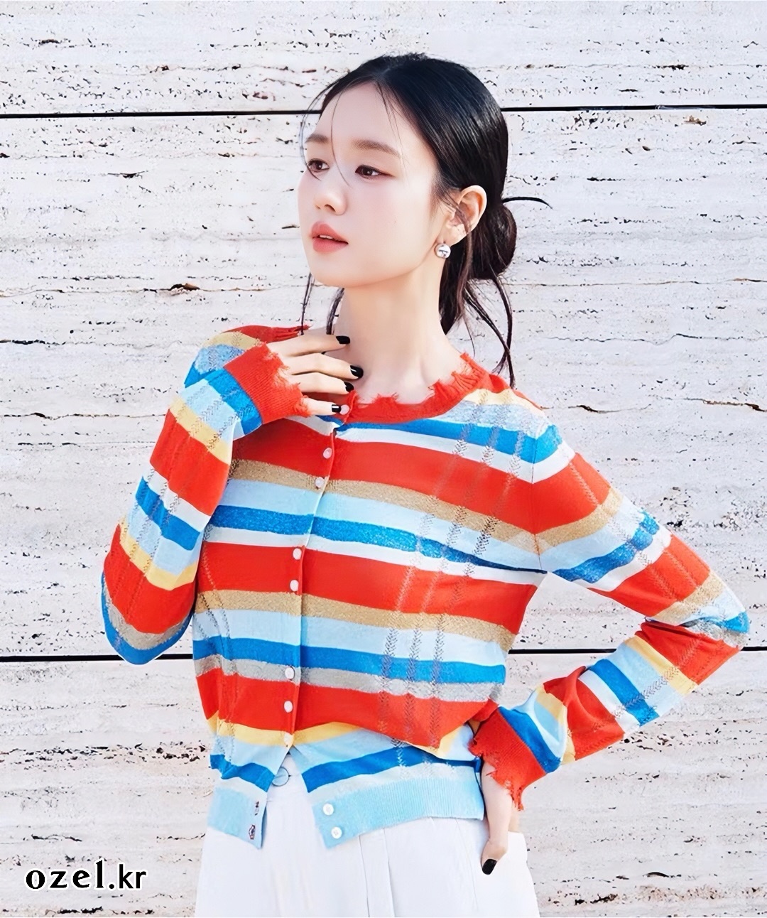 안은진 귀걸이 - 셀렙샵 공식 홈페이지 오젤(Ozel) 오젤 귀걸이 착용 화보 1
