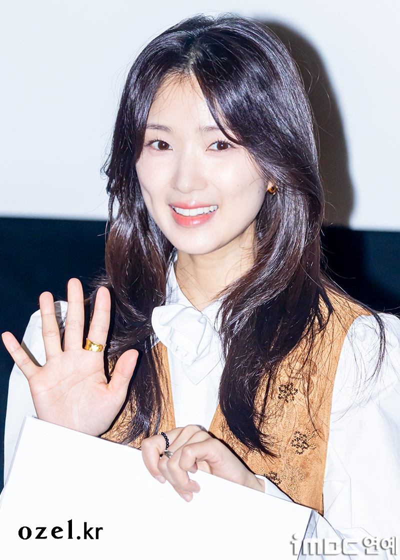 김혜윤 반지 - 뉴스 기사 사진 오젤(Ozel) 오젤 반지 착용 화보 1